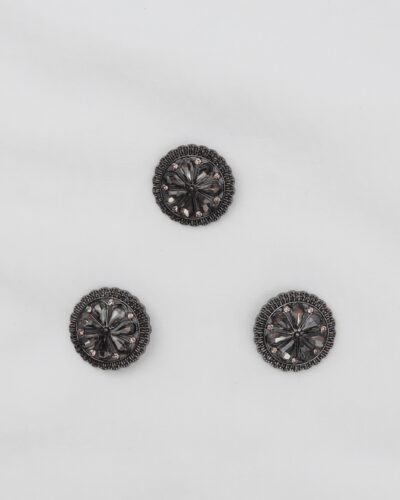 Øjeknap, sort m. blomst i sten - 20 mm metalknap