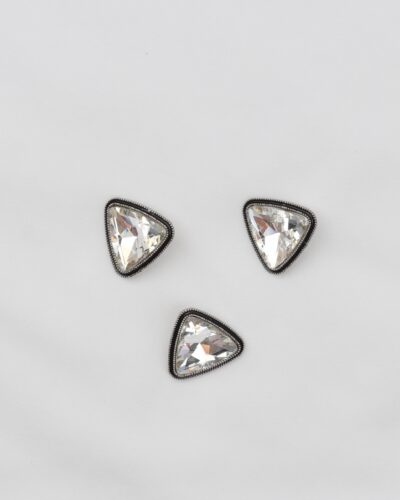 Øjeknap, sølv trekant med klar sten og sort kant - 20 mm metalknap