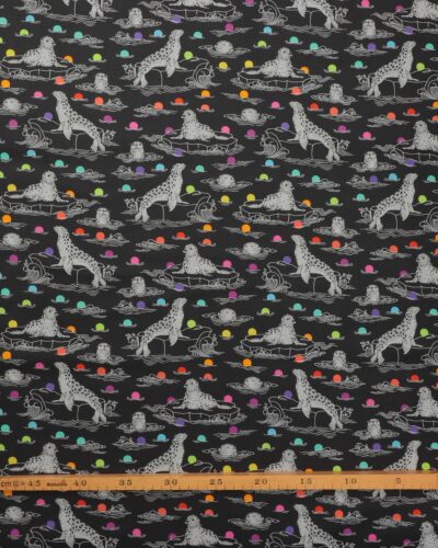 Alternative view of Seal the deal, gråsort m. spættede sæler - Tula Pink