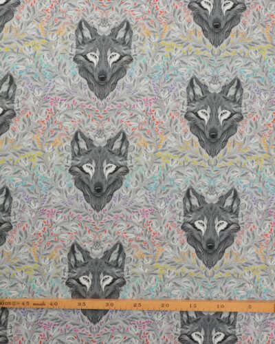 Alternative view of Wolf of Pink Street, ulv på lysegrå - Tula Pink
