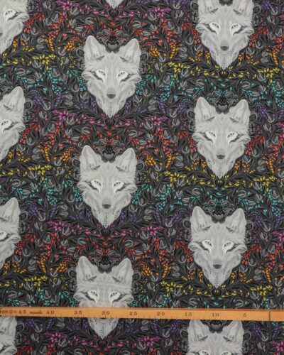 Alternative view of Wolf of Pink Street, ulv på koksgrå - Tula Pink