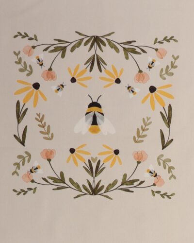 Sy et net/taske med blomster og bier