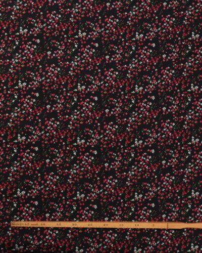 Alternative view of Små blomster på sort bund - Viskose (Ecovero)
