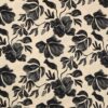 Sort blomster på cremefarvet bund - Twillvævet Viskose (Ecovero)