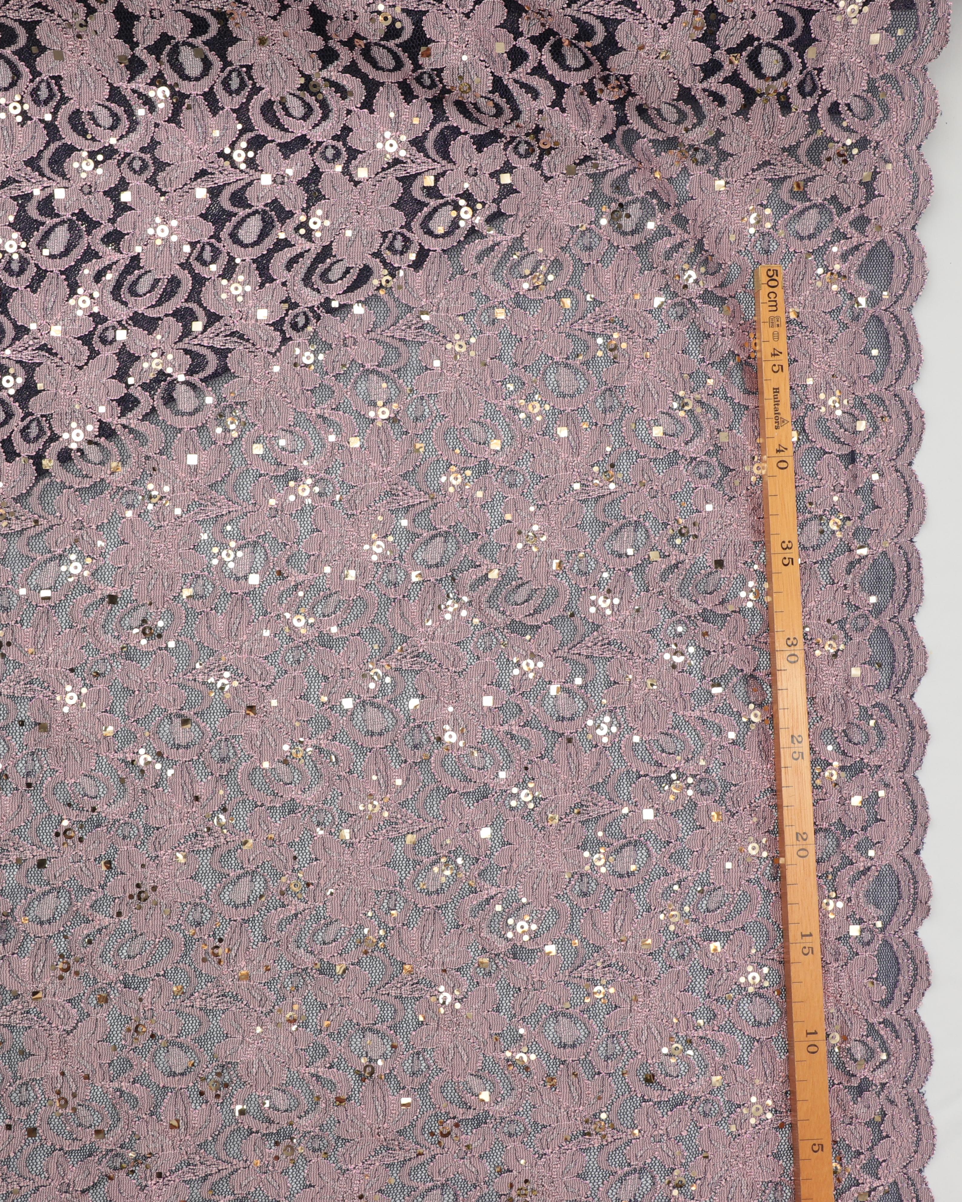 Rosa broderi og palietter på sort brudetyl 4 Rosa broderi og palietter på sort brudetyl - Billede 2