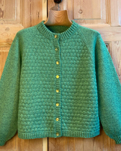 Alternative view of Katrines Trøje – strikkeopskrift str. XS – XXXL