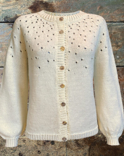 Strikkeopskrift til lineas trøje som se på billedet
