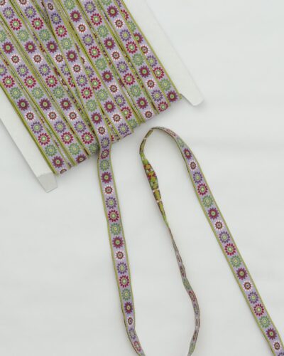 Lilla m. blomster og grøn kant - ca. 10 mm