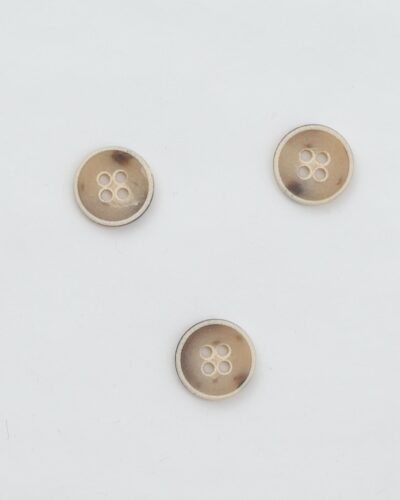 4-huls, gråbrun med lys kant - ca. 15 mm