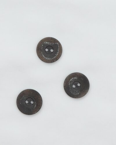 2-huls, mørk armygrøn med lidt sølv - ca. 18 mm