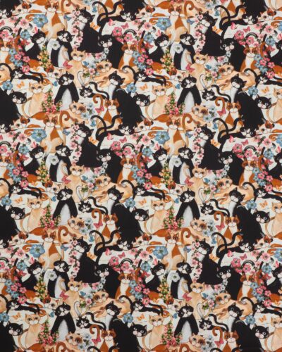 Sorte og brune katte blandt blomster - Patchwork