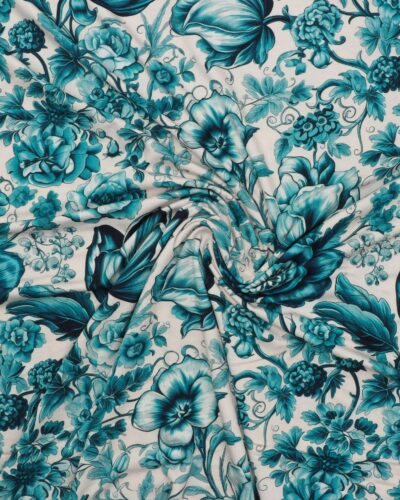 Blomster i blå farver på hvid - Viskose jersey