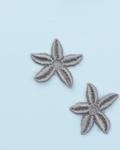 To nougatbrune blomster, ca. 4 cm - Symærke