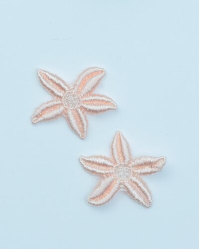 To ferskenfarvet blomster, ca. 4 cm - Symærke