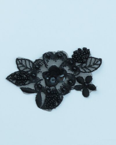 Sort m. perler og palietter, ca. 5x8 cm - Symærke