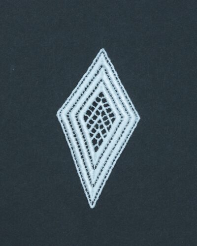 Hvid rombe, ca. 5x9 cm - Symærke