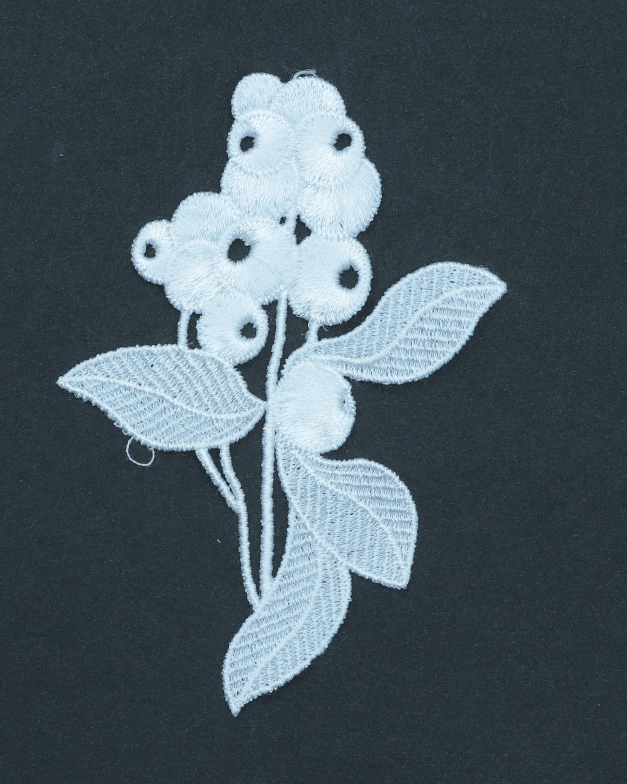 Hvid blomst m. blade, ca. 9x12 cm - Symærke