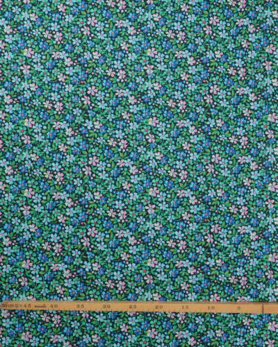 Rosa, blå, grønne blomster på sort - Patchwork