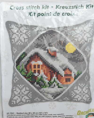 Påtegnet stramaj, hus i sneen - ca. 40x40 cm