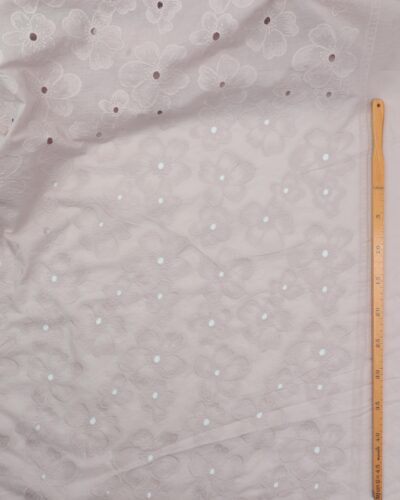 Lys beige med store blomster - Broderie Anglaise 7 Lys beige med store blomster - Broderie Anglaise