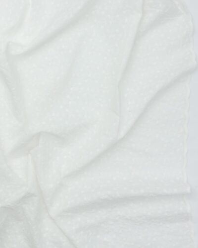 Offwhite med småt mønster - Broderie Anglaise