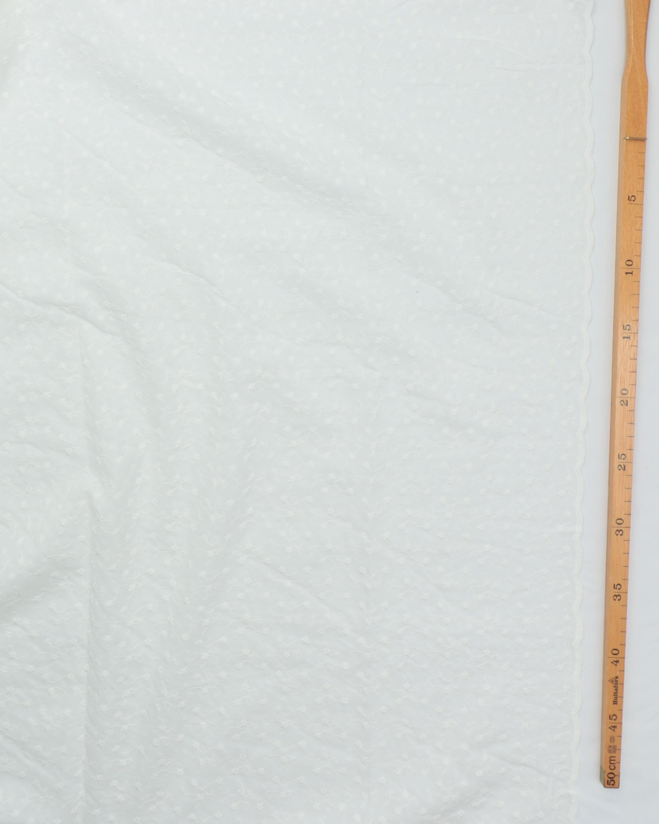Offwhite med småt mønster - Broderie Anglaise 4 Offwhite med småt mønster - Broderie Anglaise - Billede 2