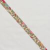 20 mm skråbånd, rosa blomst grønne blade - Bomuld 2 20 mm skråbånd, rosa blomst grønne blade - Bomuld