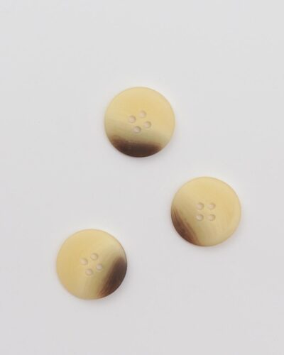 4-huls lys beige m. mørkebrun - ca. 22 mm