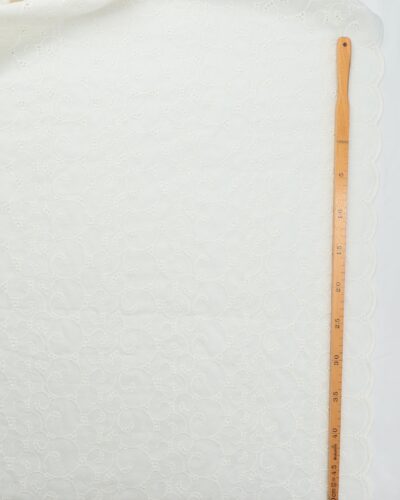 Alternative view of Offwhite med broderet mønster og tungekant - Broderie Anglaise